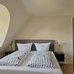 Grosses Doppelhaus Unter Reet Prázdninový dům