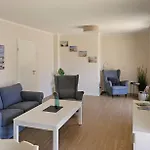 Grosses Doppelhaus Unter Reet Prázdninový dům Rerik