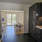 Grosses Doppelhaus Unter Reet