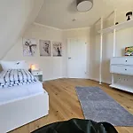 Grosses Doppelhaus Unter Reet