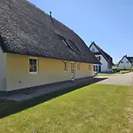 Grosses Doppelhaus Unter Reet