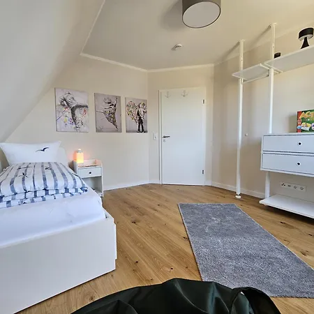 Grosses Doppelhaus Unter Reet